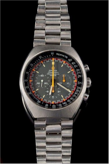 Omega: A gentleman's 'Omega Speedmaster Professional Mark II' stainless steel wristwatch.
