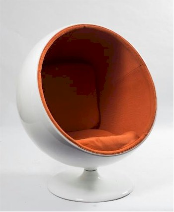 A white fibreglass ball chair (FS24/867) from the 1960s has already attracted lots of attention. The model is renowned for
        appearing in the cult TV series The Prisoner. This example is expected to fetch £400-£600.