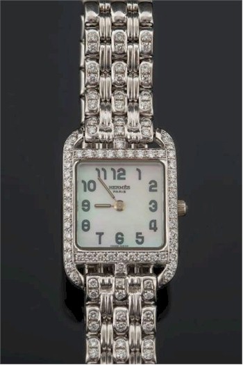 The Hermes Lady's 18ct White Gold and Diamond Mounted 'Cape Cod' Wristwatch (FS27/166) sold for £9,000.