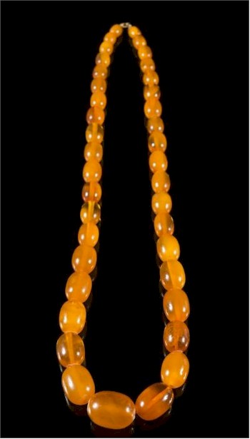 The fine jewellery includes a graduated amber bead single-string necklace (FS30/191), which will be auctioned on 19th April 2016 in Exeter.