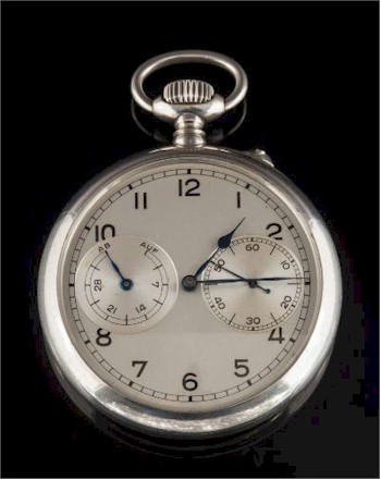 A Second World War Deck Watch by Lange & Sohne of Geneva (FS30/102) carries a pre-sale estimate of £3,000-£3,500.