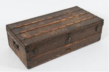 There is also a Louis Vuitton trunk (FS30/921) being offered amongst the 20th Century furniture.