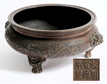 This Chinese Bronze Tripod Censer (FS30/615) succombed to a bid of £5,000.