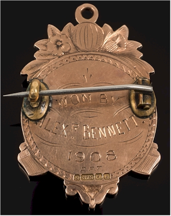 The reverse of the medal awarded to Alex Bennett, who was the first footballer to
        play for both Celtic and Rangers.