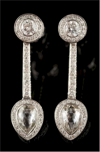 A pair of 18ct White Gold and Diamond Pendant Earrings (FS36/258).