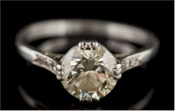 A 20th Century diamond solitaire ring (FS37/531) was amongst the other jewellery highlights.