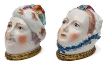 A matched pair of Chelsea Bonbonnieres (FS37/23) from the same collection sold for £4,200.