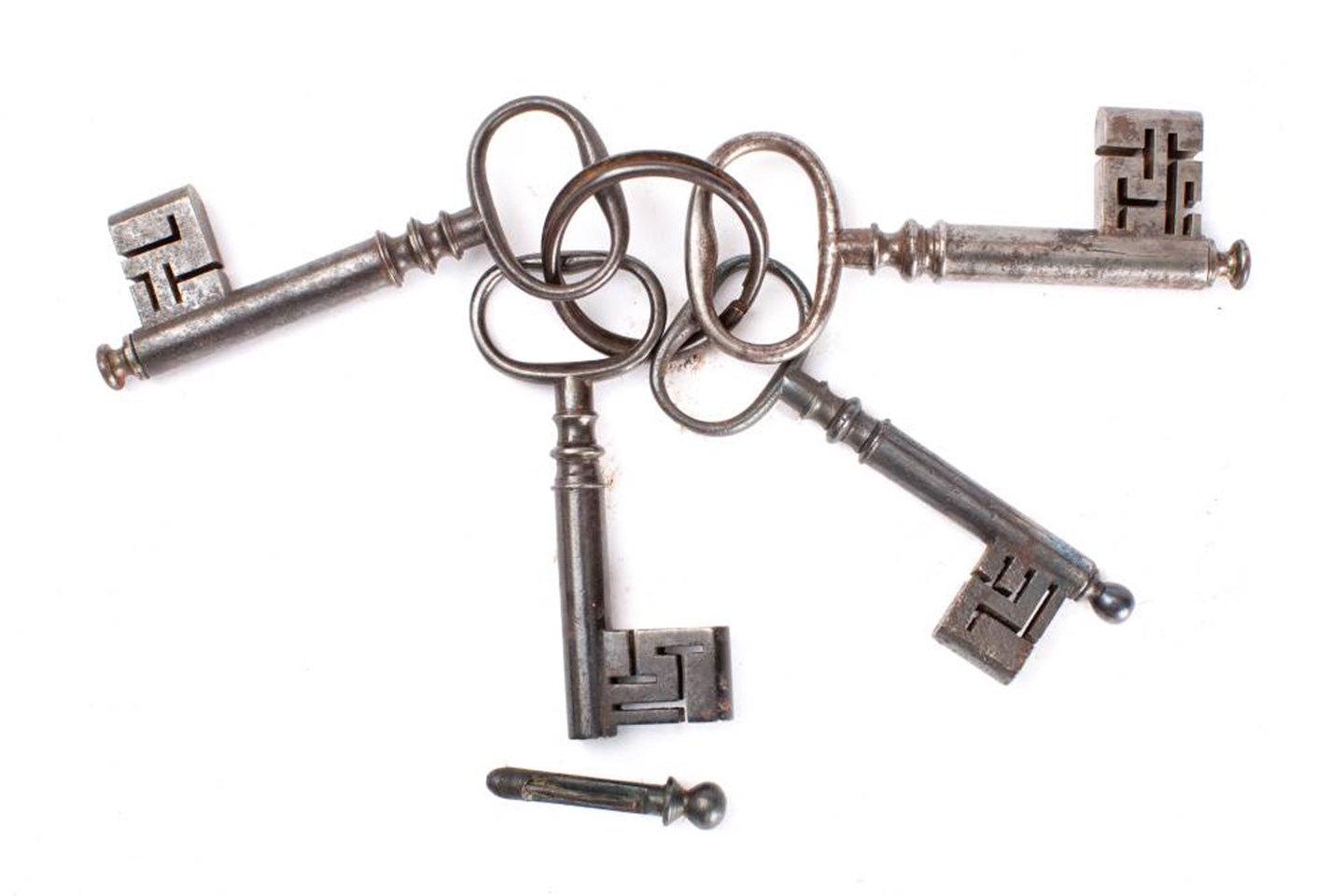 Four 18th century English steel keys with dust caps (spigots):
