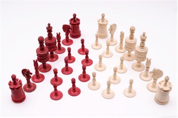 A barleycorn pattern ivory chess set (FS15/661).