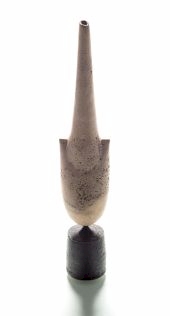 A Hans Coper cycladic arrow head vase, circa 1978.