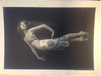 Black and white photograph of a dancer.