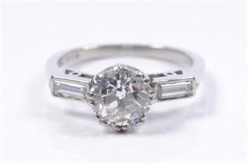 A platinum and diamond single stone ring (FS15/207). Estimate: £5,000-£7,000.