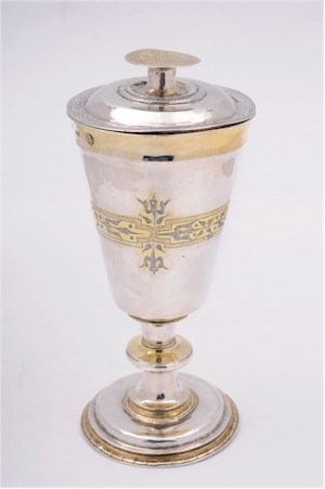 An Elizabeth I Exeter silver communion goblet and patern by the maker John Jones. Sold for £16,000 (FS15/114).