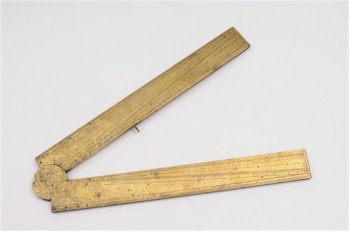 A small brass folding rule produced by Walter Hayes (fl 1642-1692), one of the 17th century's finest navigational instrument makers. Realised: £2,200. (FS15/409).