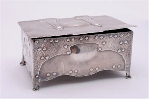 An Edward VII Casket with an Arts and Craft Influence, which could admirably serve as a useful tea caddy. (FS17/202).