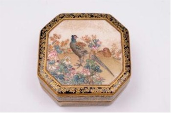A Satsuma earthenware box and cover painted by Sobei Kinkozan (FS18/498), estimated
        at between £700 and £800, adds to the Japanese ceramics on offer in the April 2013
        Fine Art Auction.