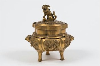 This Chinese gilt copper tripod incense burner and cover (FS22/688) is just a delight in pure craftsmanship.