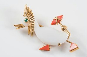 An attractive brooch produced by Cartier (FS22/233) in 1952 fetched £17,000 after
        fierce competition from both internet and telephone bidders.