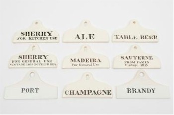 The set of nine early 19th Century creamware bin labels (FS23/387) fell under the hammer for £1,000.