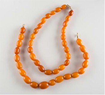 These amber necklaces (FS23/186) formed a single lot that sold for £2,800.