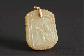 This Chinese celadon and russet jade pendant (FS24/621) realised £5,200.