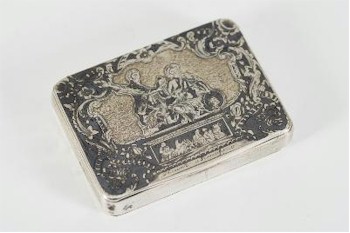 The silver auction includes an unsual Imperial Russian silver and niello snuff box (FS25/105).