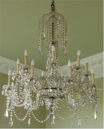 This large glass chandelier (FS25/834) sold for £4,600 at our Exeter auction rooms.