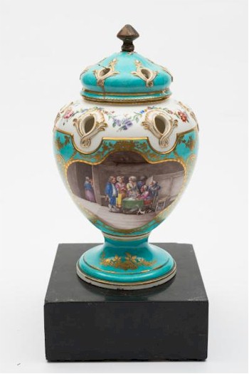 The rare Sevres pot pourri 'Pompadour' vase and cover (FS25/589) realised £4,900.