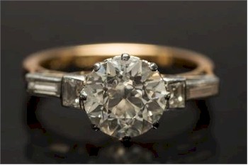 A diamond single stone ring (FS26/306) fetched £5,400 in the fine jewellery auction within the sale.