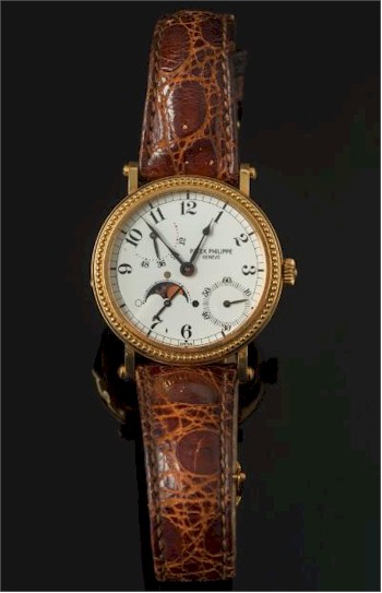 A Gentleman's 18ct Gold Patek Philippe Wristwatch (FS26/176) sold close to its upper estimate at £9,000 in the fine jewellery auction of the sale.