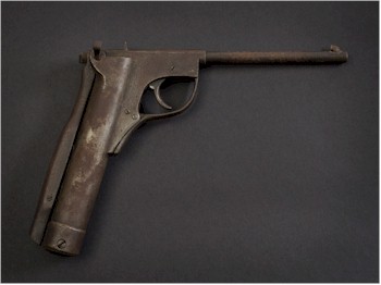 A rare .177 calibre lever-cocking air pistol, Lincoln Jefferies Type B model number 43 being offered in the Sporting and Collectors Auction on 12th August 2015.