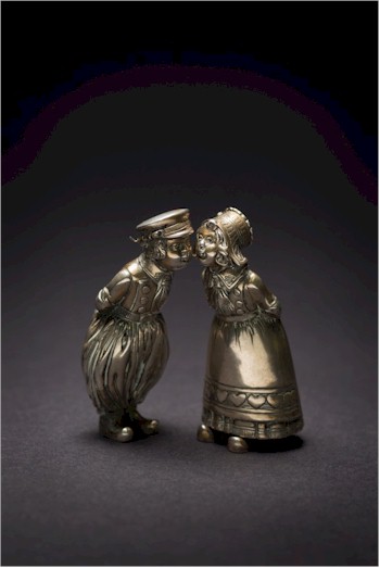 A pair of Dutch silver condiments (FS26/113) modelled as a kissing couple fetched £130 in April 2015.