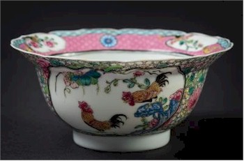 Another highlight within the ceramics auction will be Chinese Porcelain Famille Rose Cockerel Bowl (FS29/505) that will be sold after 10:00am on the second day of Fine Sale, 20th January 2016.