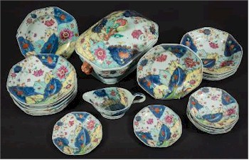 This Chinese Export 'Tobacco Leaf' Part Dinner Service (FS31/533) carries a pre-sale estimate of £2,000-£4,000.