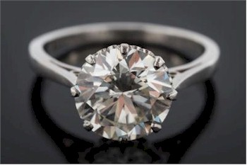 This Platinum and Diamond Single-stone Ring (FS31/277) achieved £8,000.