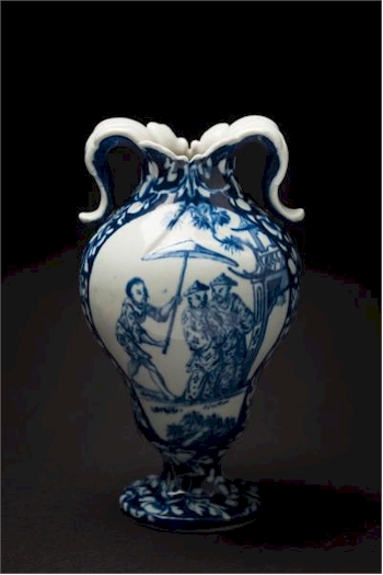 A rare Vauxhall Blue and White Vase (FS32/642) took centre stage in the ceramics auction
        realing £5,400.
