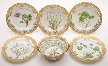 This set of five Royal Copenhagen 'Flora Danica' plates and matching basket
        (FS33/809) is also included in the two day sale in Exeter.