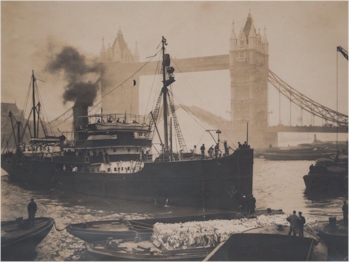 RSS Discovery II leaving London for the South Seas in 1929.