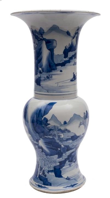 A Chinese Blue and White Yen Yen Vase (FS43/500) fetched £3,000.