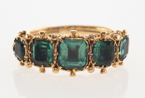 A close up of the central emerald in the five-stone Georgian ring
